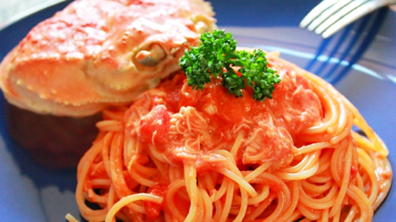 ズワイガニで作るトマトクリームソースパスタの作り方