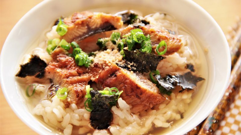 料亭の味をご家庭で!ますよねのうなぎ蒲焼きで、うな出汁茶漬け