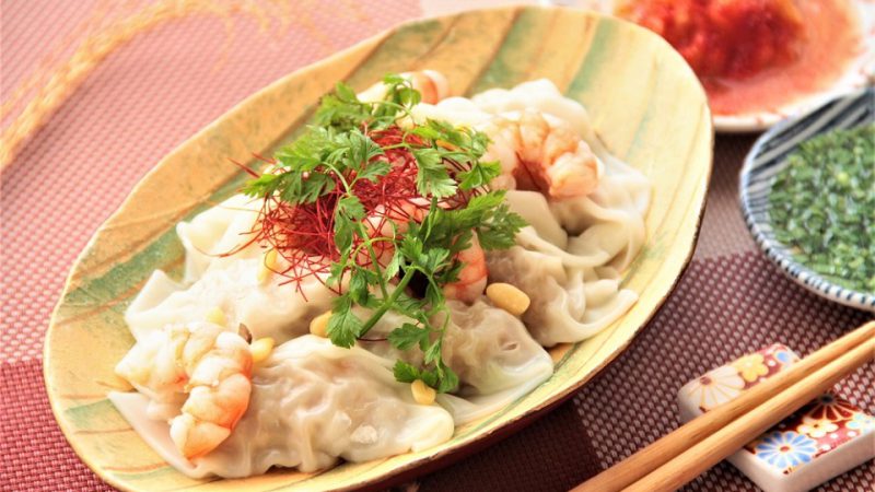 ヘルシーなのに食べ応えあり!エビの水餃子-選べる二種類のタレ付き-