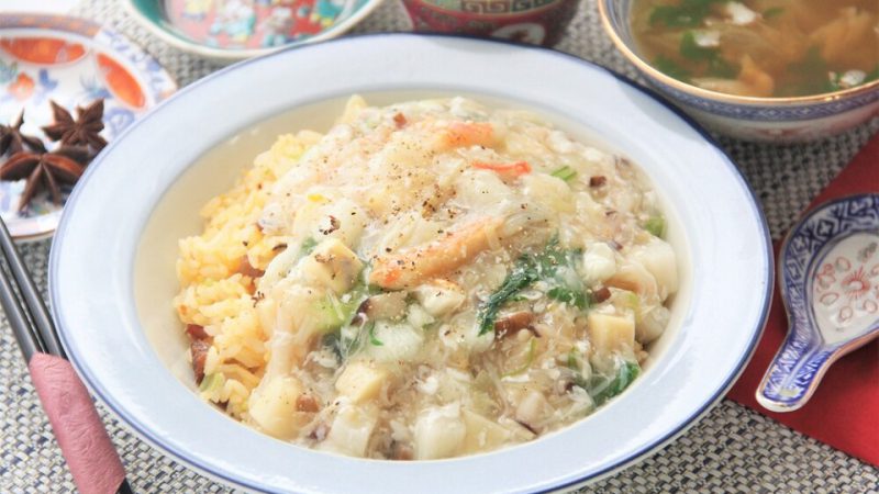 ふわふわ、絶品のあんかけ！カニの白いあんかけチャーハン