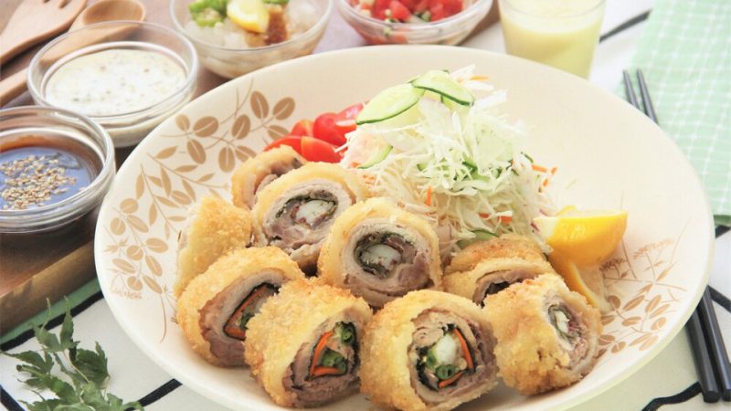 大満足の一品!カニの肉巻き棒カツ-5種の特製ソース付き-