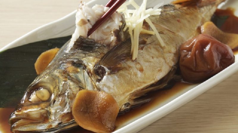 ふっくらおいしい煮魚の作り方。湯引きと氷水で臭みをとる！