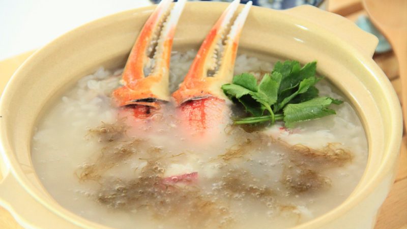 ポカポカと体も心もあたたまる!カニともずくのあんかけ雑炊